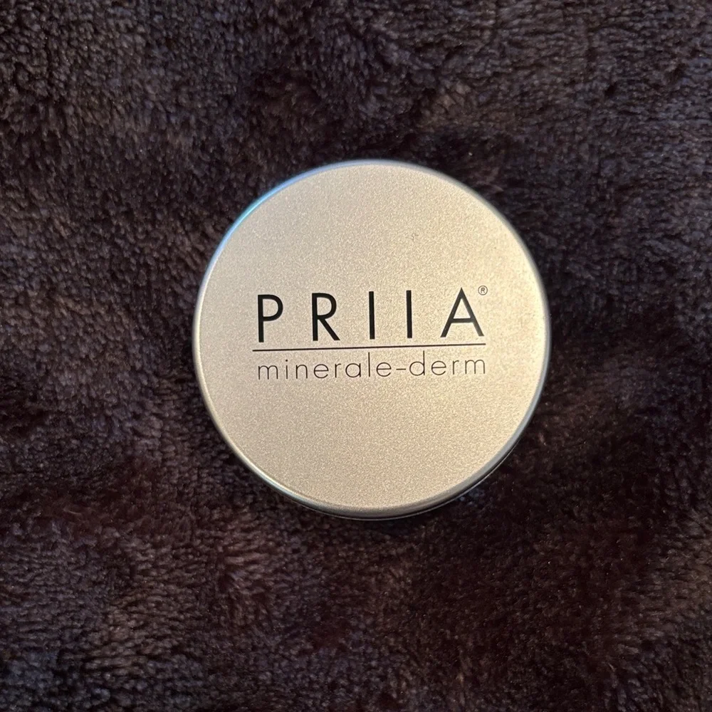Priia Minerale-Derm Calm‎ Down Advances Anti-Blemish Powder